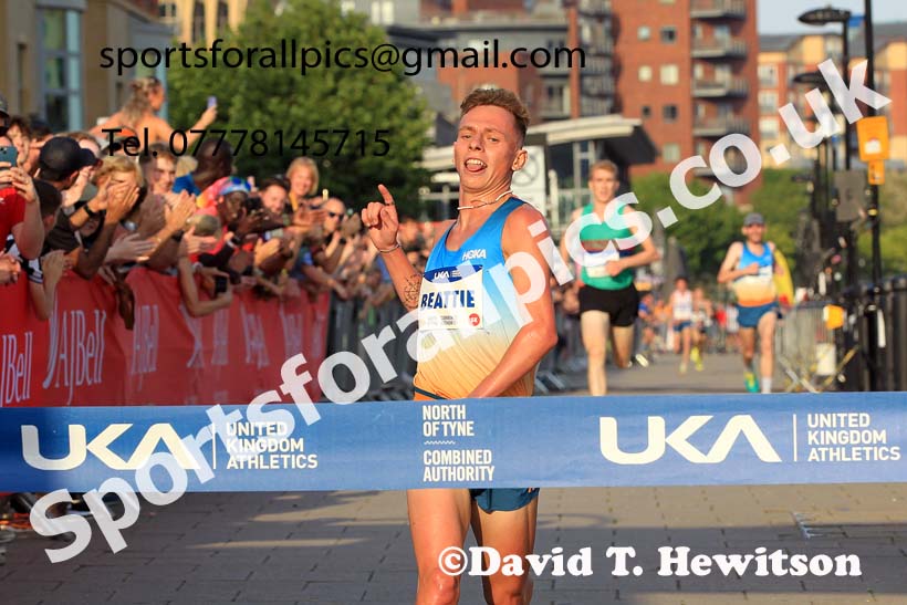 The 2023 UK Athletics Mens 5k Road Race Champs., Newcastle Quayside.  Photo: David T. Hewitson/Sports for All Pics